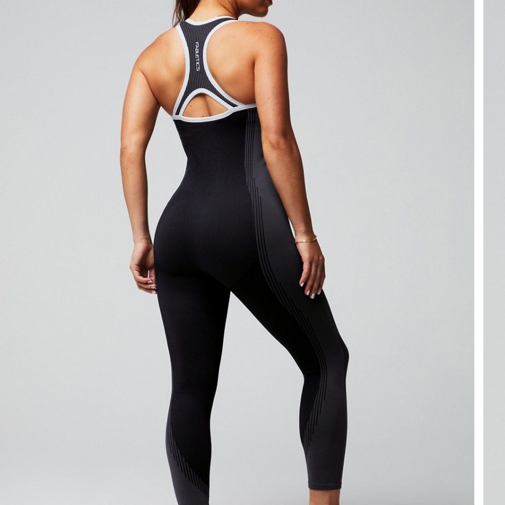 Fabletics Women's Black Grey Seamless Fusion 7/8 Jumpsuit size Medium razorback